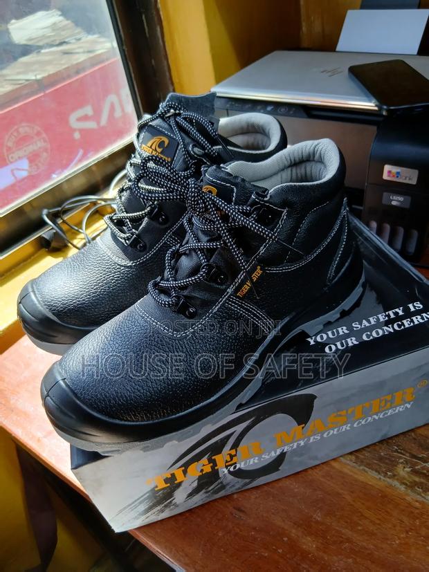 Protective Black Safety Boots - main view