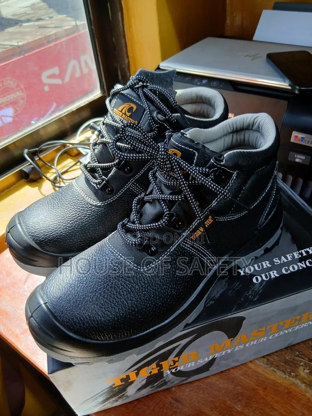 Protective Black Safety Boots - thumbnail 3