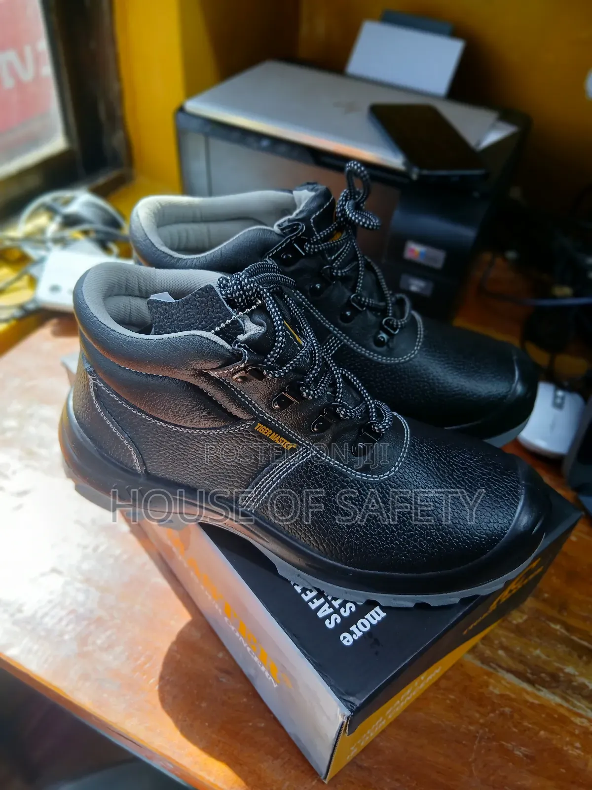 Lace Tiger Master Boots