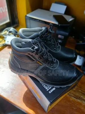 Lace Tiger Master Boots