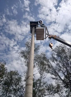 Crane for Lifting of Goods and Items Accesible