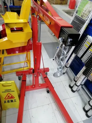 Heavy Lifting Engine Crane