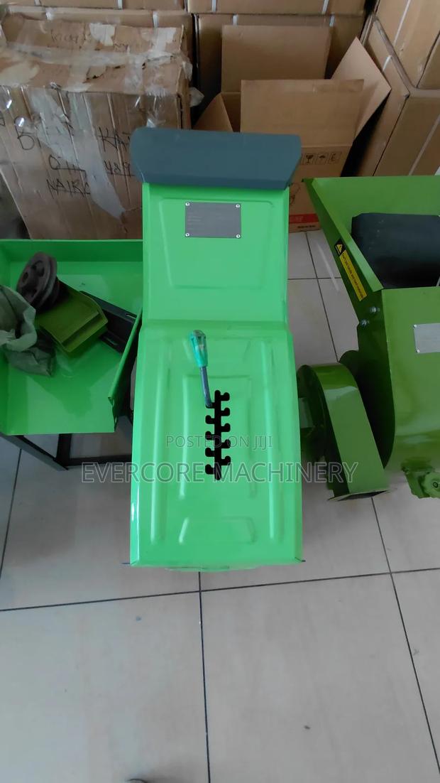 Heavy Duty Maize Sheller Machine With Gasoline Engine. - main view