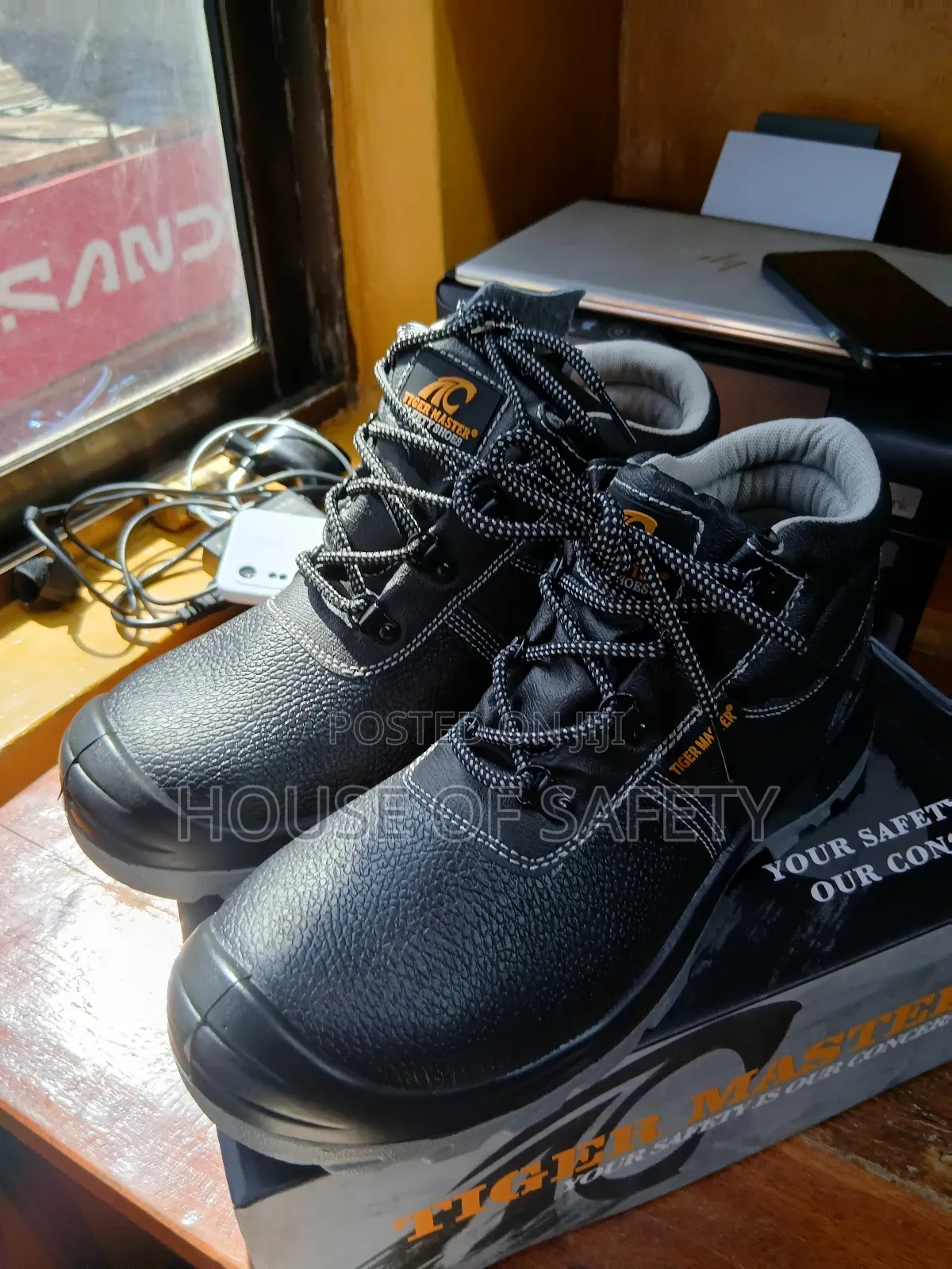 Boxed Safety Shoes