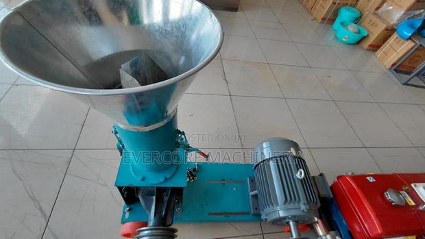 Commercial 7.5hp Electric Animal Feed Pellet Maker Machine.