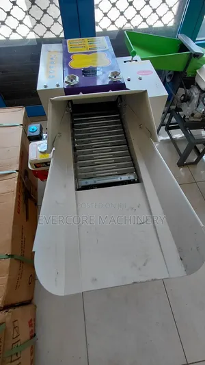 High Speed Animal Feed Chopper Machine With Petrol Engine.