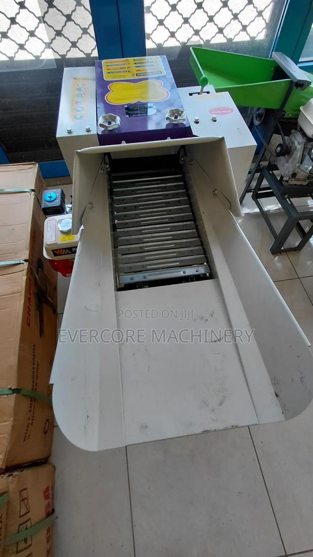 High Speed Animal Feed Chopper Machine With Petrol Engine. - thumbnail 2