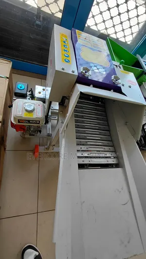 Commercial Highspeed Animal Feed Chopper Machine With Petrol Engine.