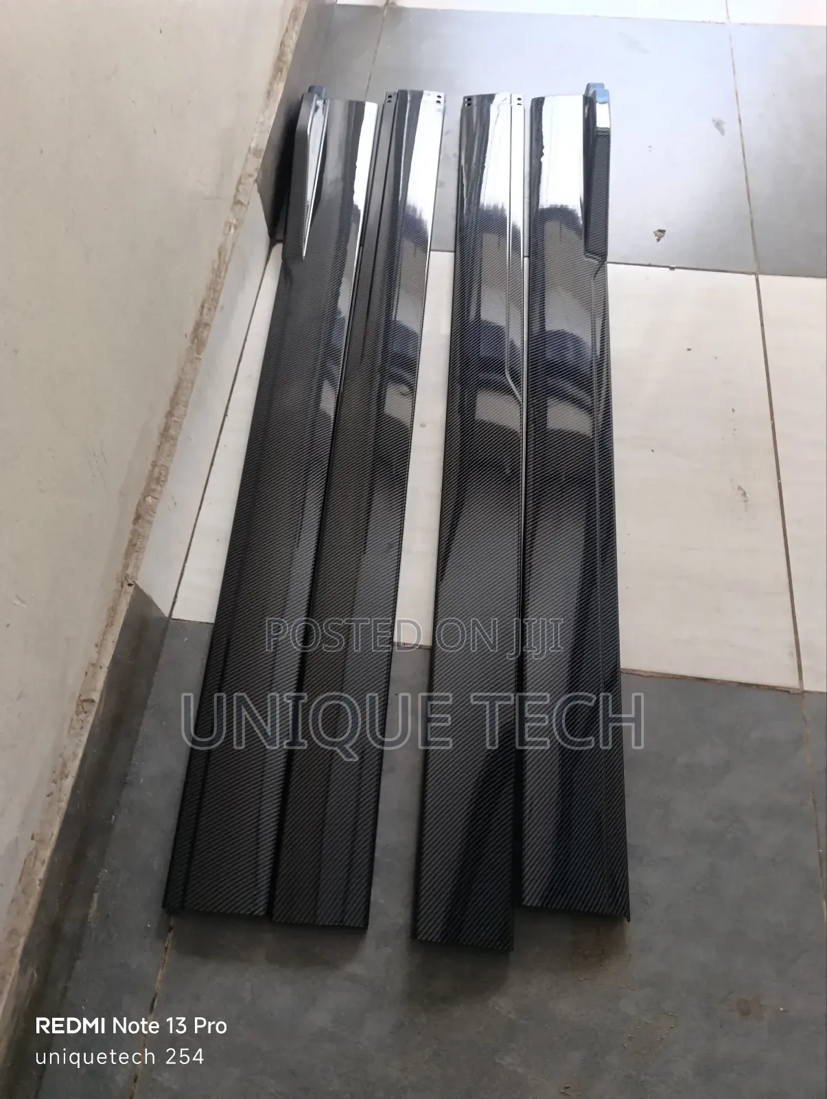 Universal Carbon Plain Side Skirts