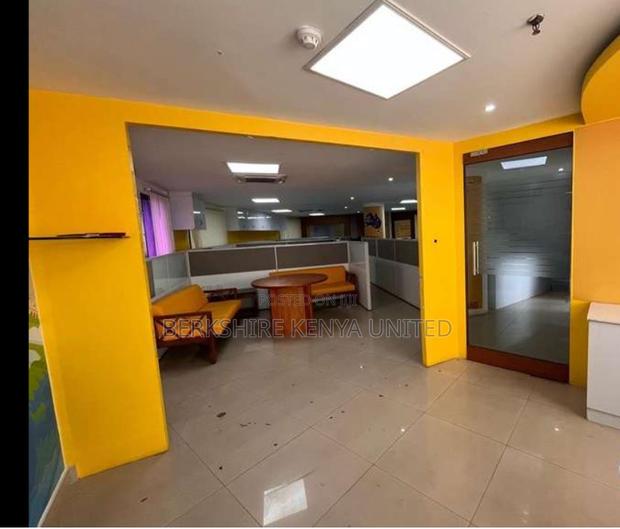 Working Spaces In A Well Maintained Area - thumbnail 3