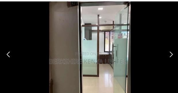 Working Spaces In A Well Maintained Area - thumbnail 4