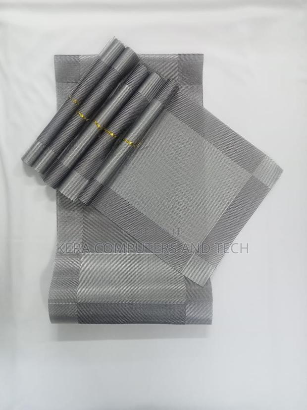 6pcs PVC Table Mats Plus One Table Runner
