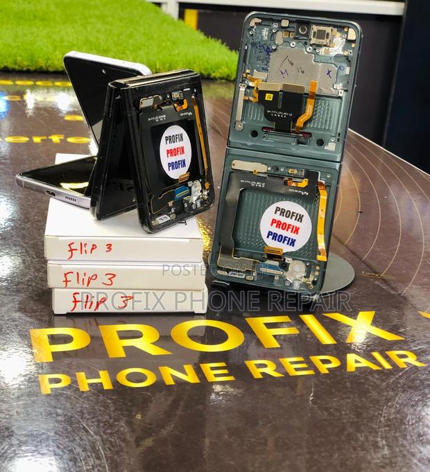 Samsung Galaxy Flip 3broken Screen Replacement and Installation - main view