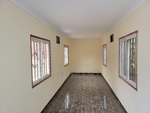 40ft Modern Office Interior - main view