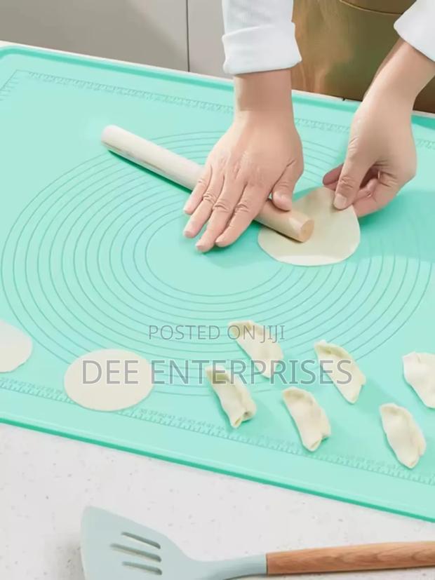 Non-Stick Silicone Kneading Mat - main view