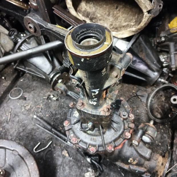 Toyota Hilux Vigo Front Diff - thumbnail 2