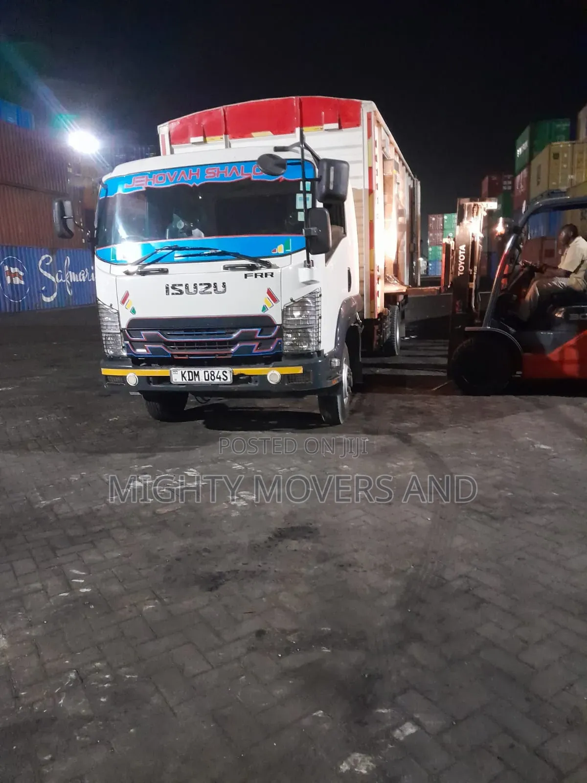 Cover Body Ten Wheeler Trucks Available for Load Delivery