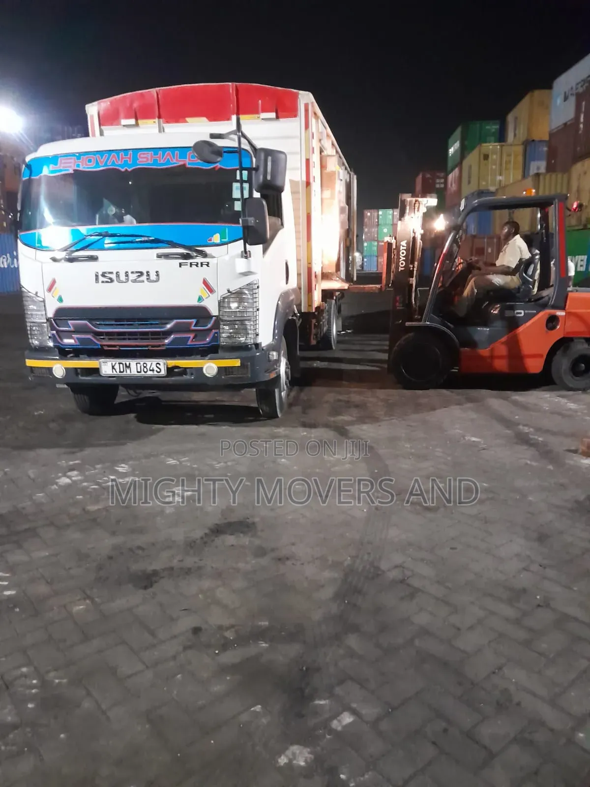 Cover Body Ten Wheeler Trucks Available for Load Delivery