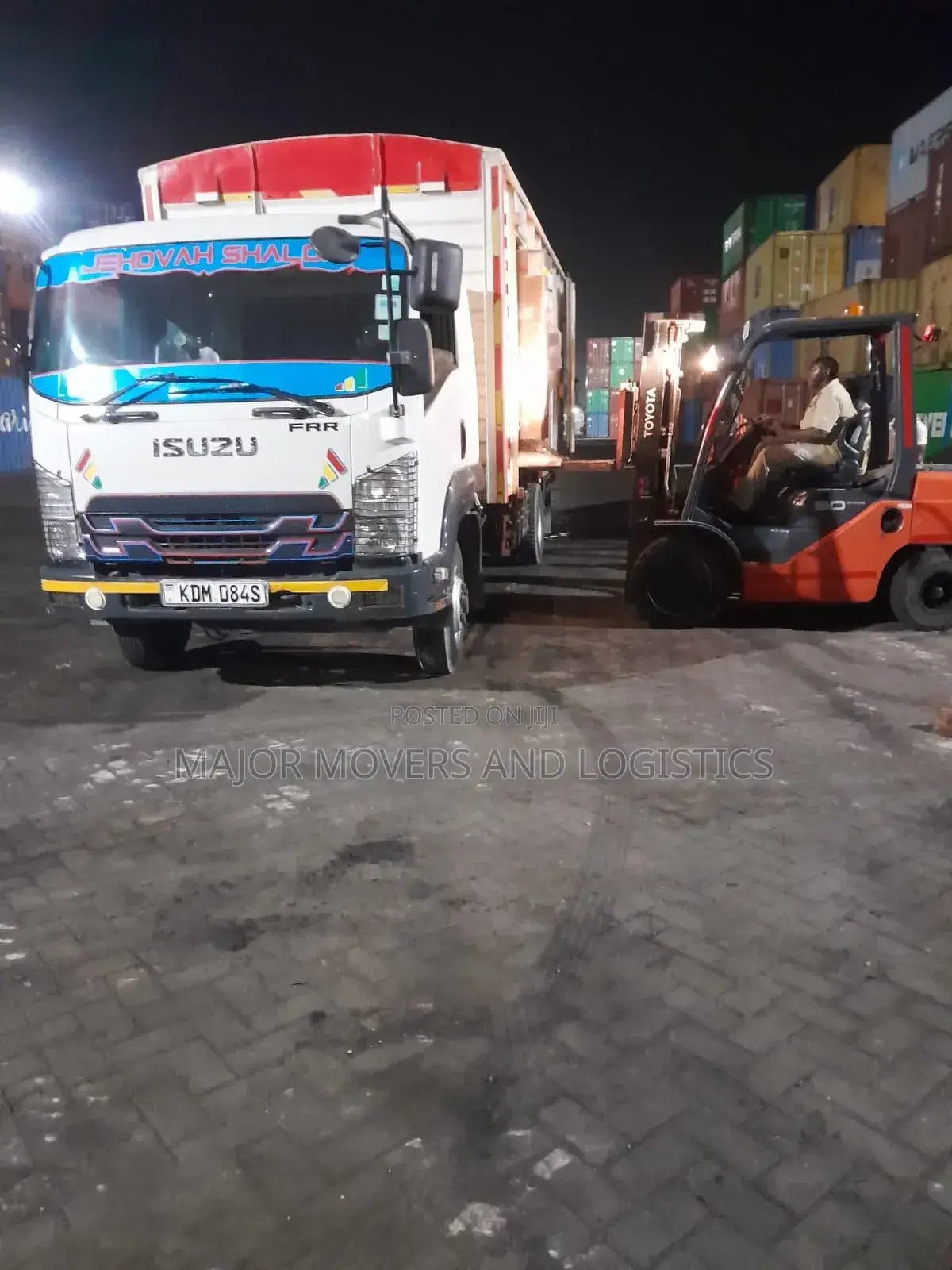 Cover Body Ten Wheeler Trucks Available for Load Delivery
