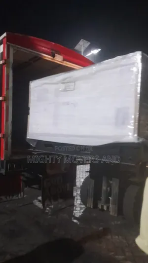 Cover Body Ten Wheeler Trucks Available for Load Delivery