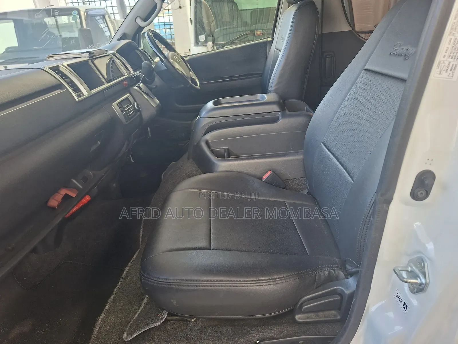 Toyota HiAce 2018 White