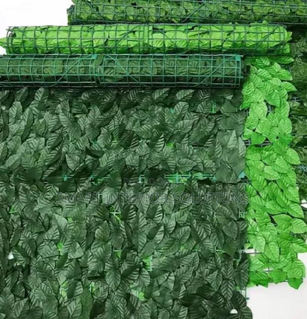 Fade-Proof Artificial Privacy Fence - main view