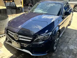 Mercedes-Benz C200 2018 Blue