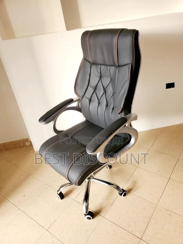 Modern Executive Office Chair With Chrome Bace and Wheels - main view