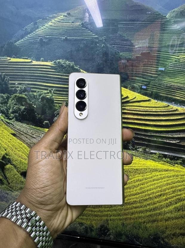 Samsung Galaxy Z Fold4 256 GB Gold - thumbnail 3