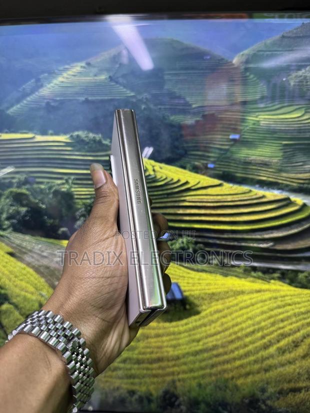 Samsung Galaxy Z Fold4 256 GB Gold - thumbnail 5