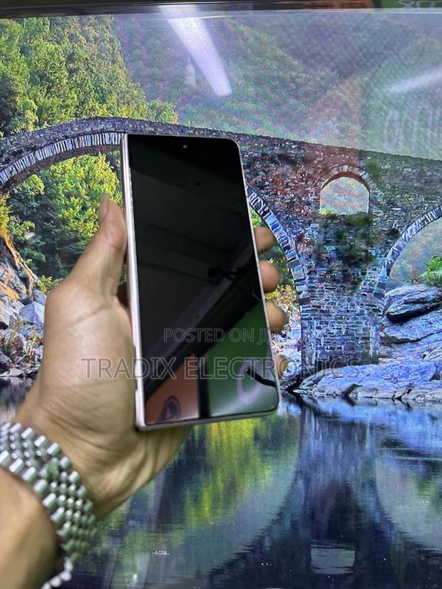 Samsung Galaxy Z Fold4 256 GB Gold - main view