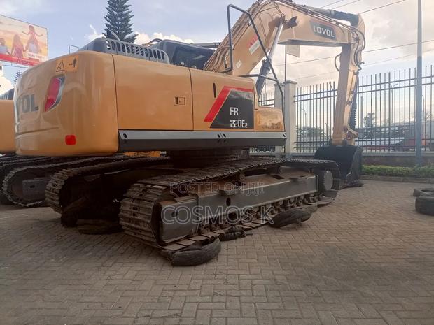 Excavator 25t. - thumbnail 2