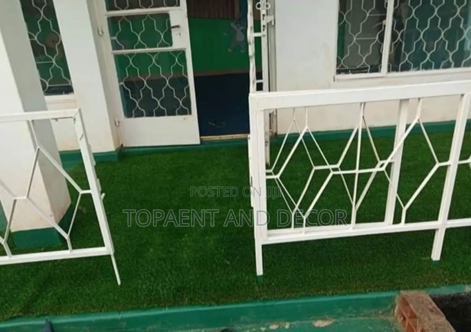 Zero Maintenance Green Grass Carpet Mat for Balcony