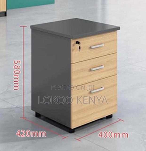Workstation; Curved 4-Way Open View Secured Modular Workstation - thumbnail 4