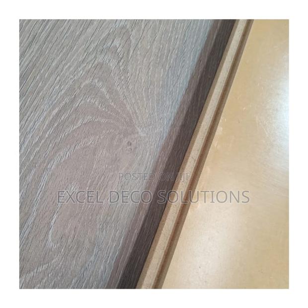 Durable Laminate Flooring Wood Look, Scratch-Resistant Easy to Clean