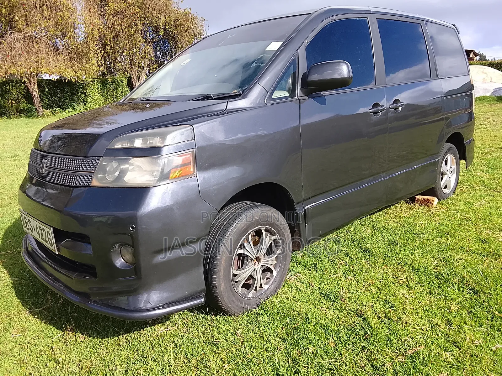 Voxy 7-Seater 4 Hire.