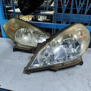 Nissan Wingroad Y11 Headlight