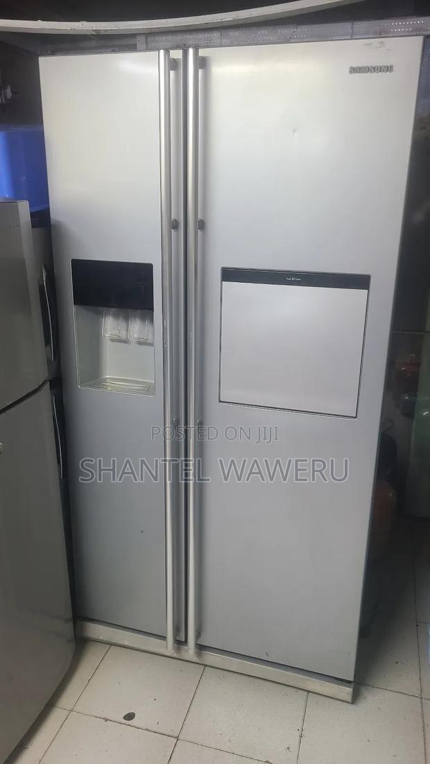 Twin Door Refrigerator/ 2 Doors in Good Condition