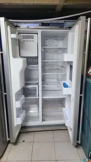 Twin Door Refrigerator/ 2 Doors in Good Condition