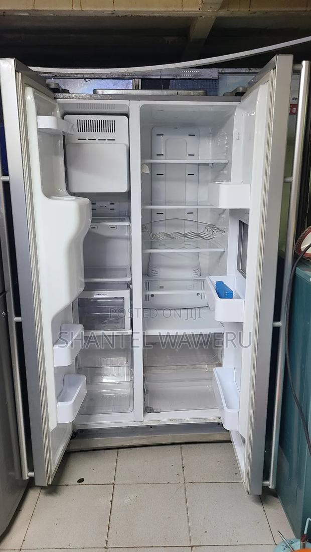 Twin Door Refrigerator/ 2 Doors in Good Condition - thumbnail 3