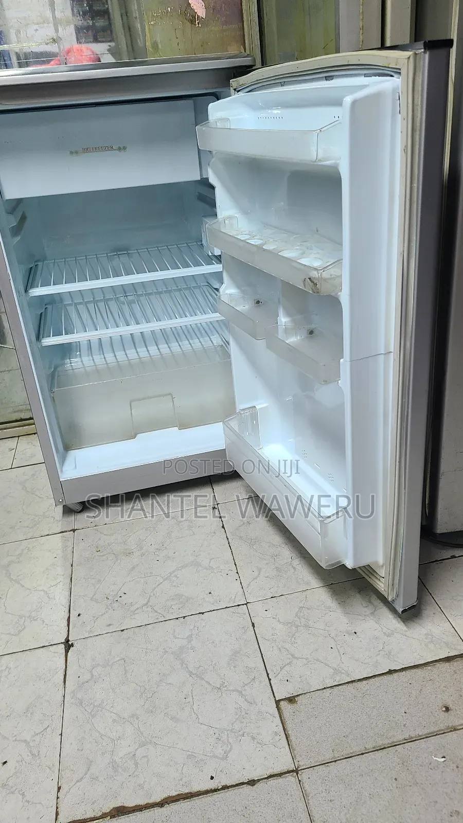 120litres Min Single Door Fridge/ Table Top Refrigerator