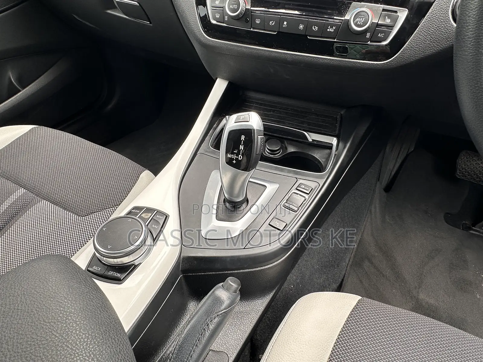 BMW 118i 2018 Red