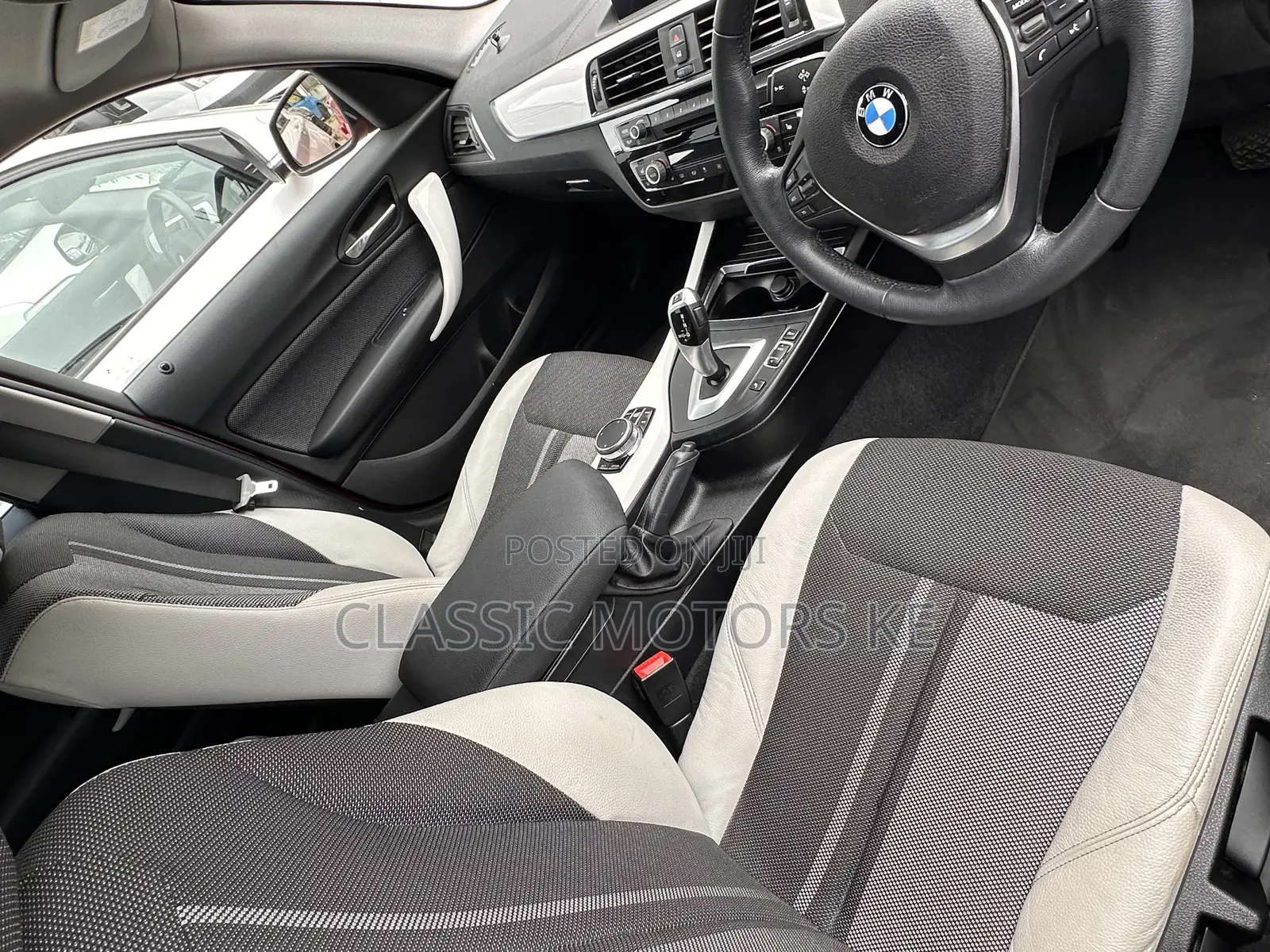 BMW 118i 2018 Red