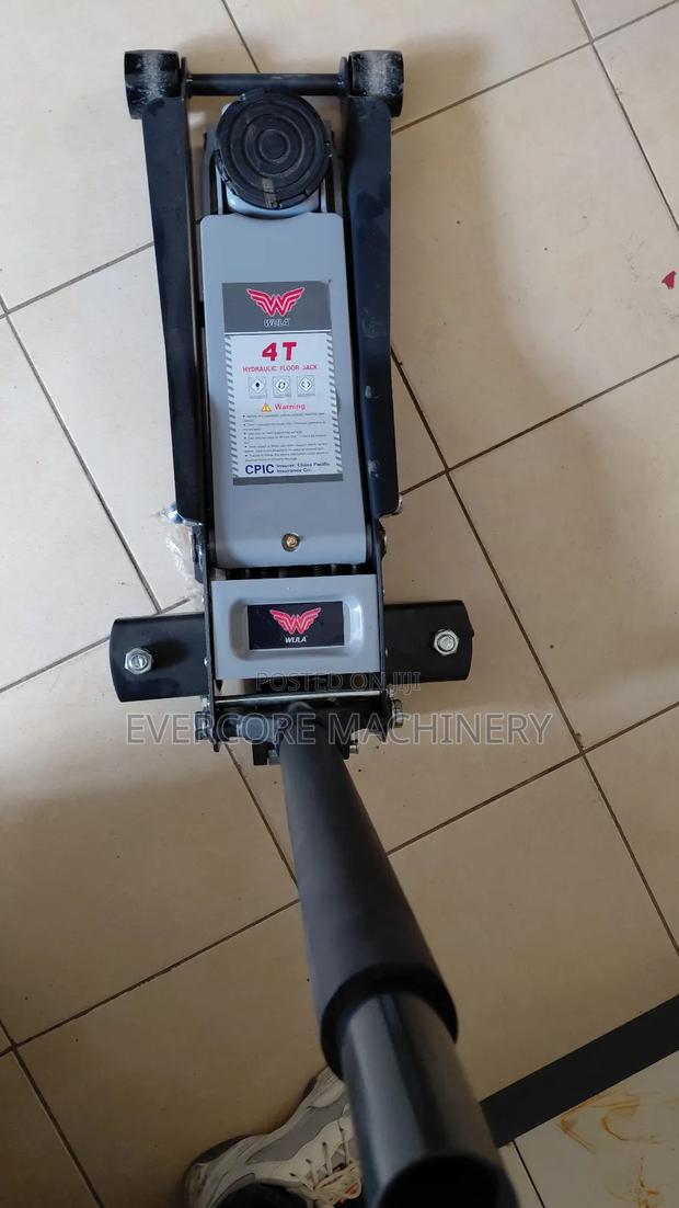 Commercial Hydraulic Floor Jack Machine 4tonne Lifting Capacity. - main view