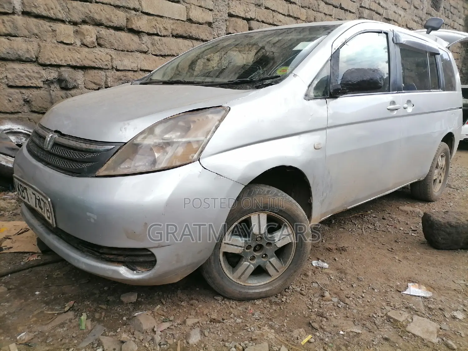 Toyota ISIS 2005 Silver