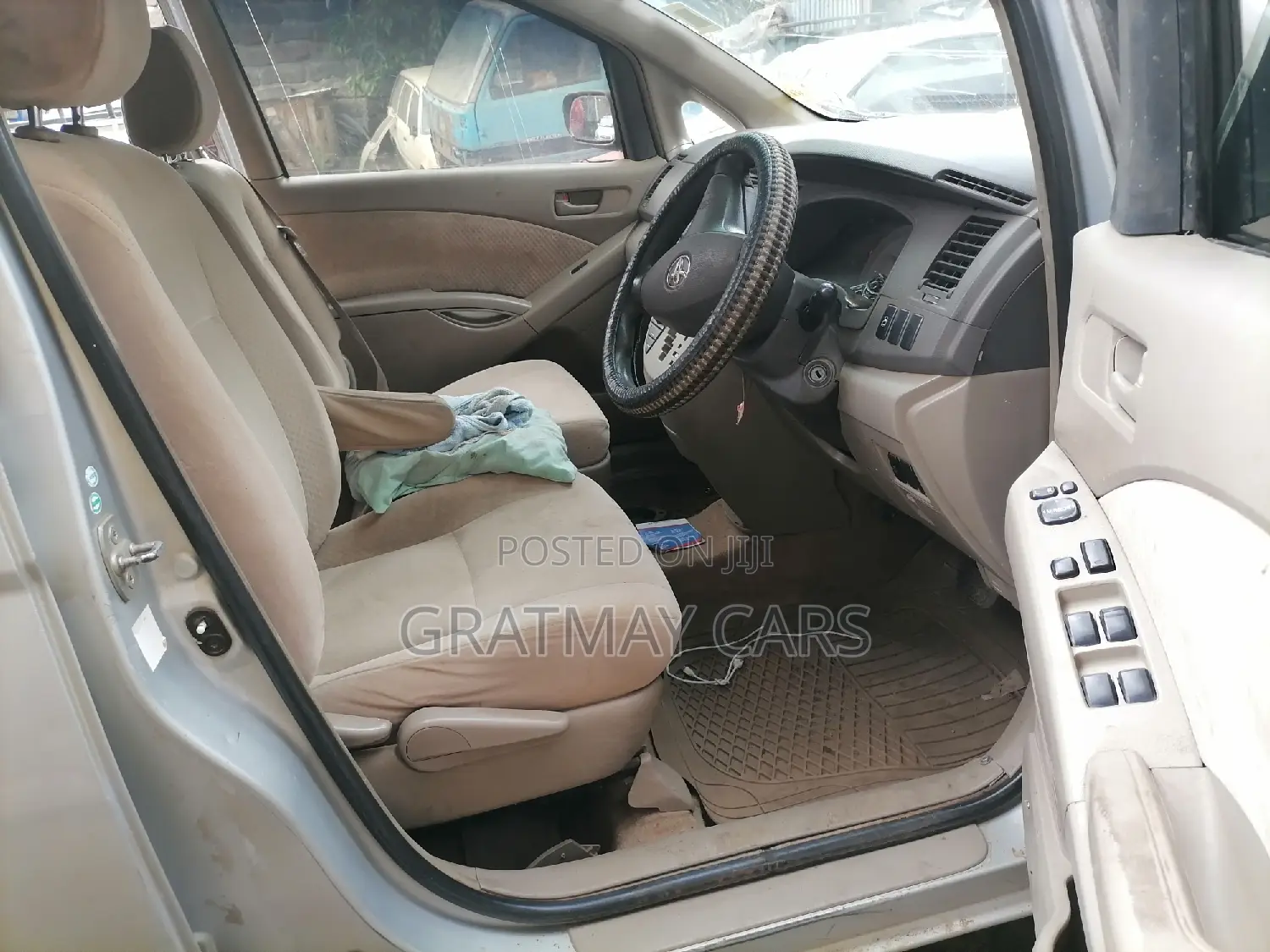 Toyota ISIS 2005 Silver
