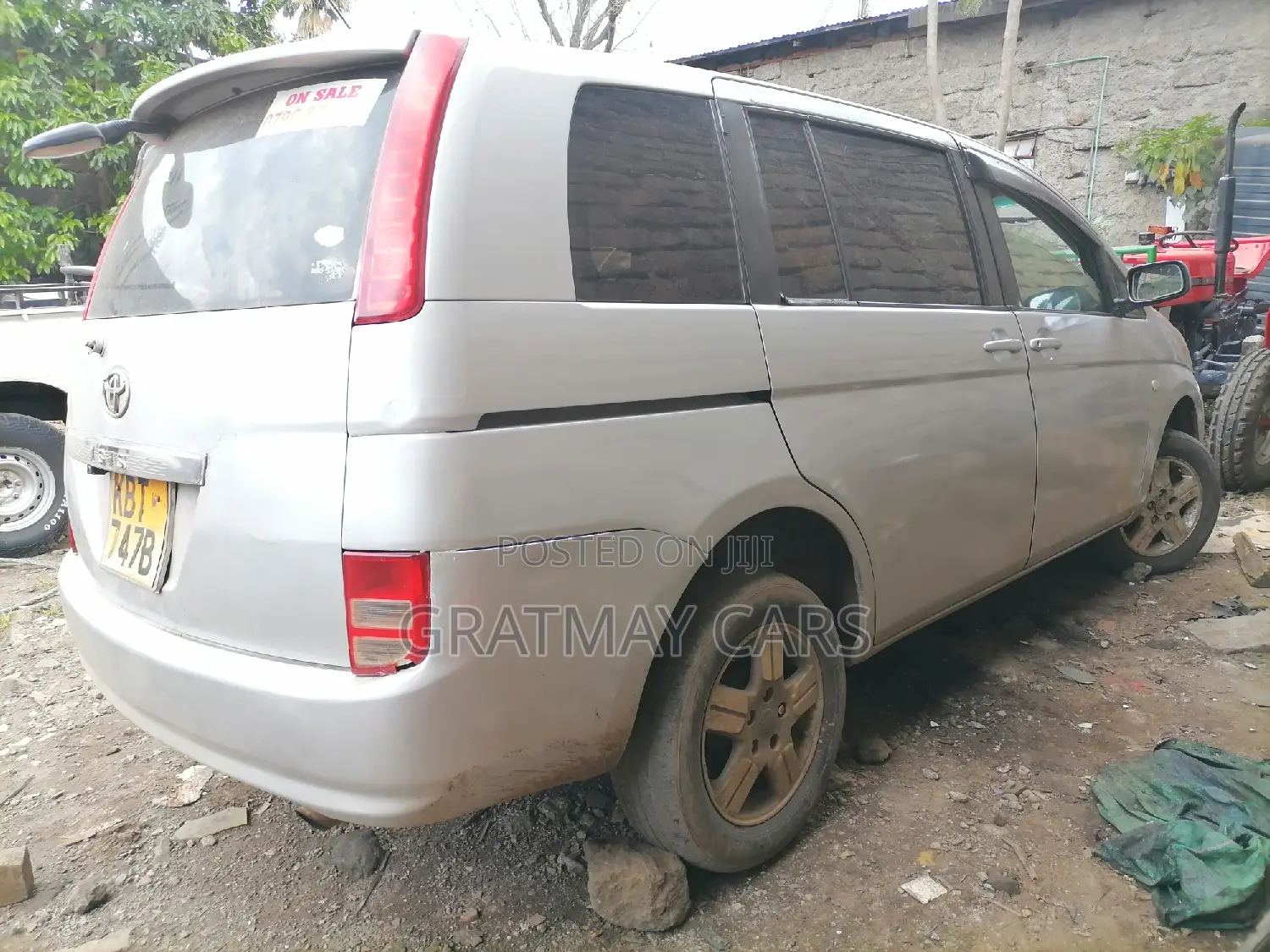 Toyota ISIS 2005 Silver