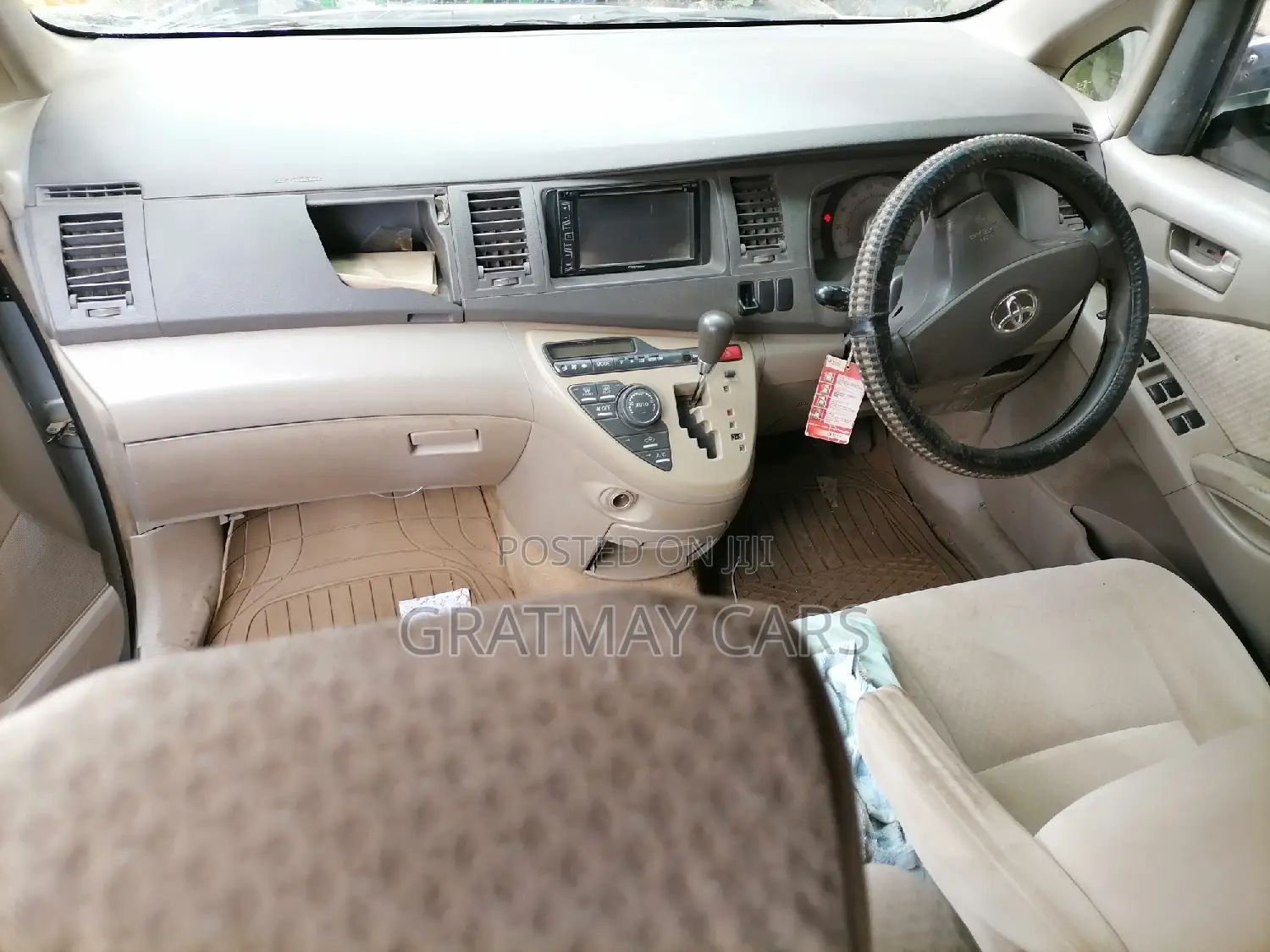 Toyota ISIS 2005 Silver