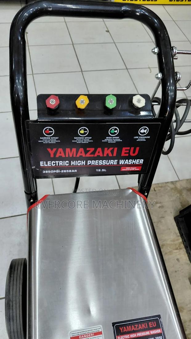 Yamazaki 3800psi Highpressure Washer Machine.