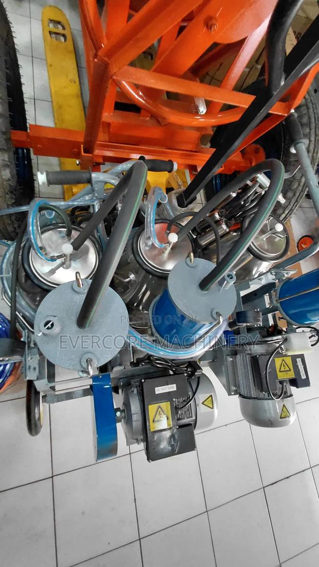 Double Cow Milking Machine With 2 Stainless Steel Buckets. - main view